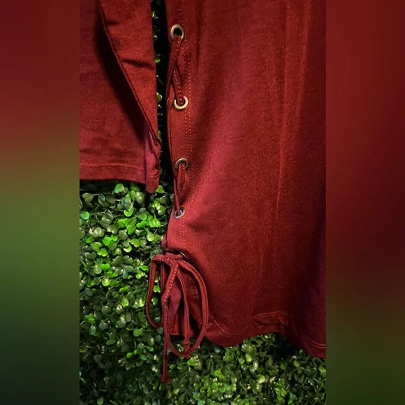 ALLIE & ROB SIDE LACE UP TOP - Picture 6 of 9